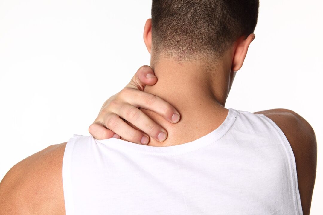 Cervikální osteochondróza je doprovázena nepohodlí a bolestí v krku